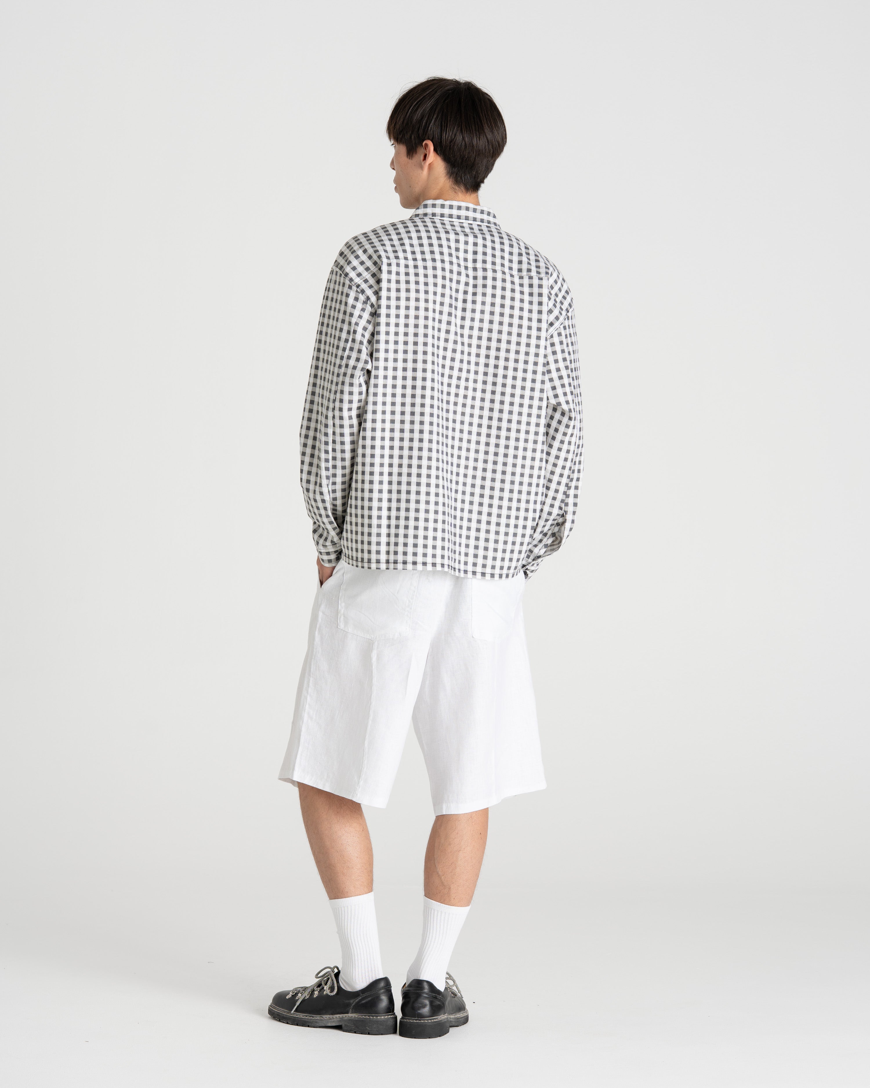 Pleated Baggy shorts White